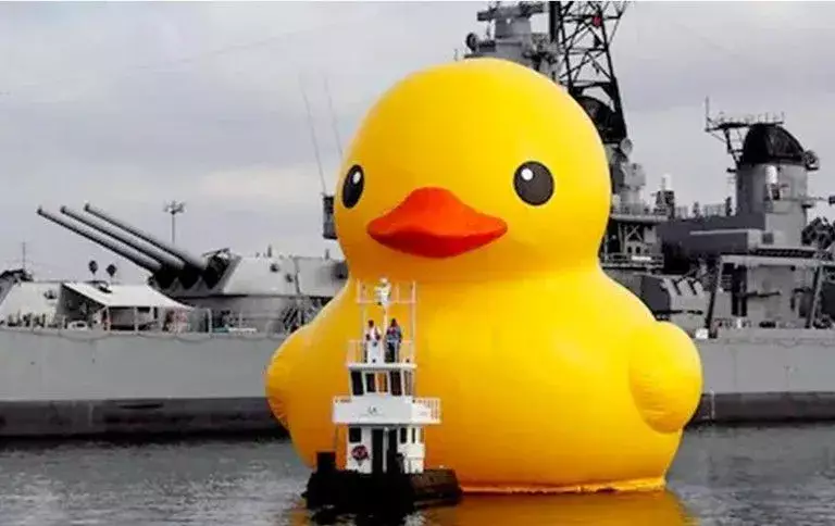 La fiesta de cumpleaños del patito de goma Sábado, 17 de enero